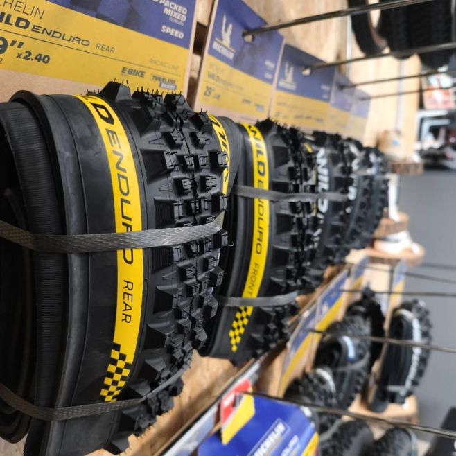 Sjeté gumy po sezóně? 🌞 Přijď si pro pneumatiky nové Micheliny za suprové ceny do Ridebike Havířově! 🚵 #bikeshop...